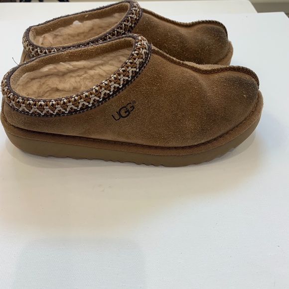 ugg slippers junior size 4